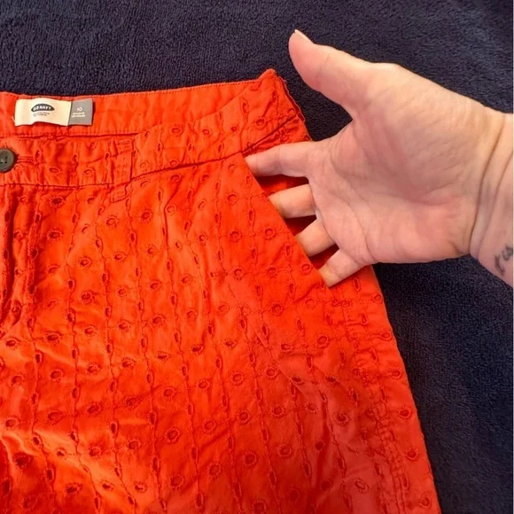 Old Navy Women's Orange Shorts - Picture 3 of 10